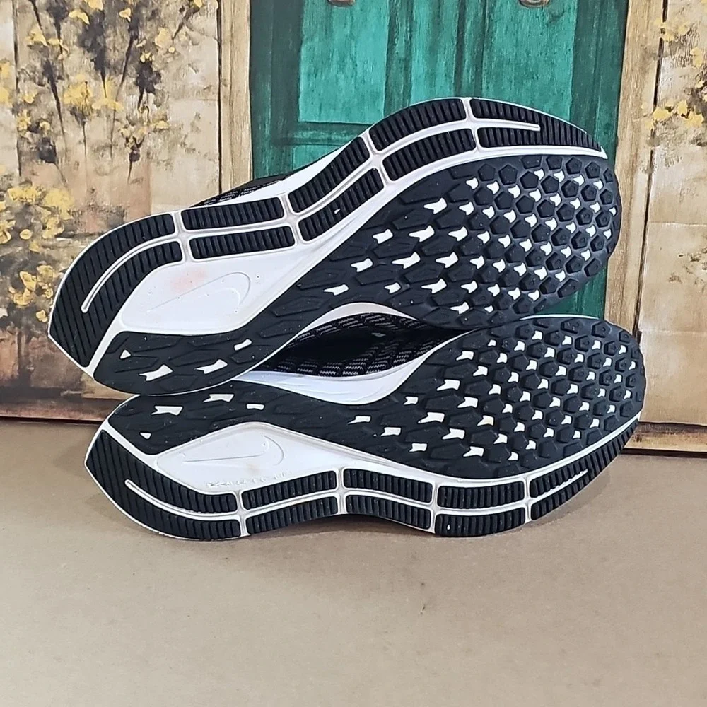 Nike Zoom Pegasus 35 - Men's  Size 8  Black White Low Top‎ Running Shoes